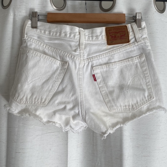 LEVIS white denim cut off high rise shorts 25 - Picture 2 of 5